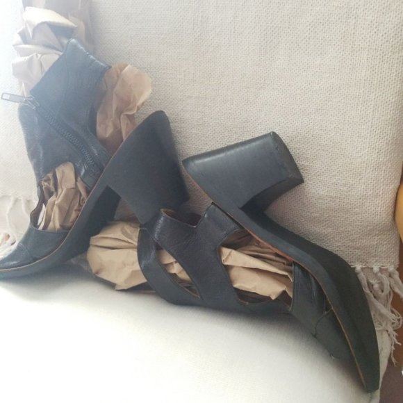 Gentle Souls by Kenneth Cole - Picture 3 of 3